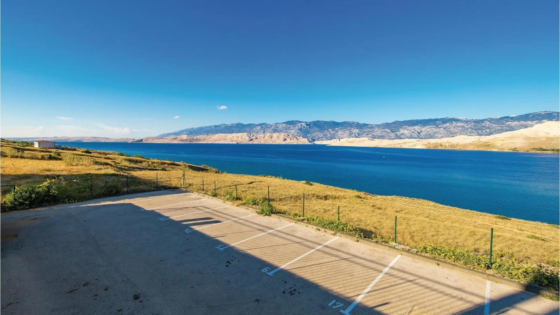 Nice Apartment In Pag With Kitchen 0*, Pag Town